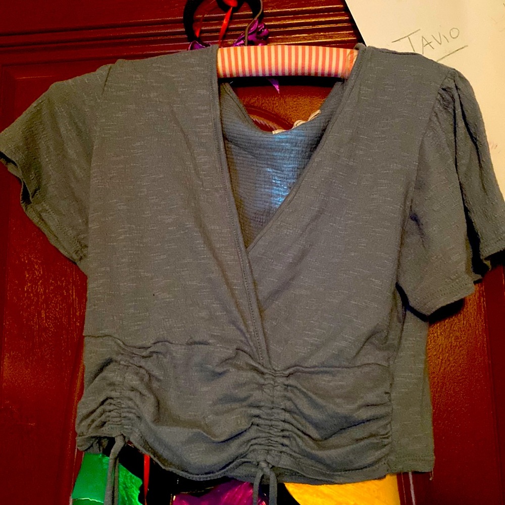 Cute blue short crop top that ties